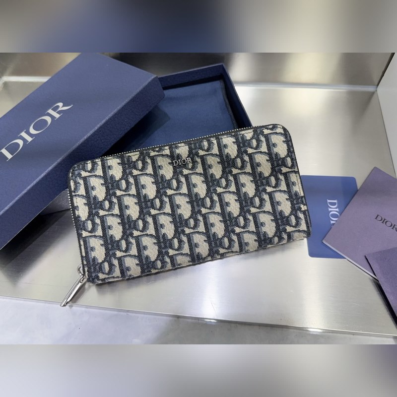 (市場最高版本 歡迎對比) 這款長款拉鍊式錢包低調(diào)而不失優(yōu)雅氣質(zhì)。原單材料精心制