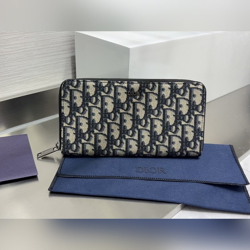 (市場最高版本 歡迎對比) 這款長款拉鍊式錢包低調(diào)而不失優(yōu)雅氣質(zhì)。原單材料精心制