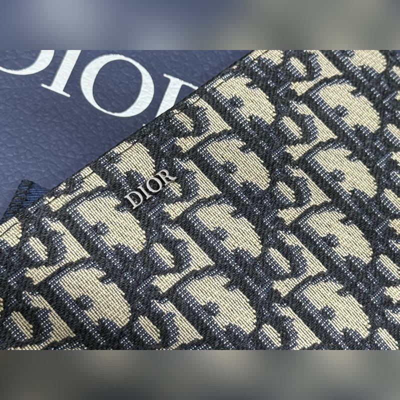 (市場最高版本 歡迎對比) 這款長款拉鍊式錢包低調(diào)而不失優(yōu)雅氣質(zhì)。原單材料精心制