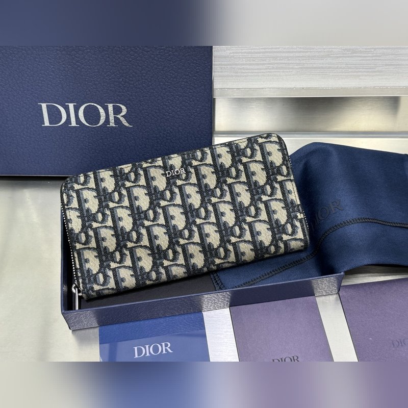 (市場最高版本 歡迎對比) 這款長款拉鍊式錢包低調(diào)而不失優(yōu)雅氣質(zhì)。原單材料精心制