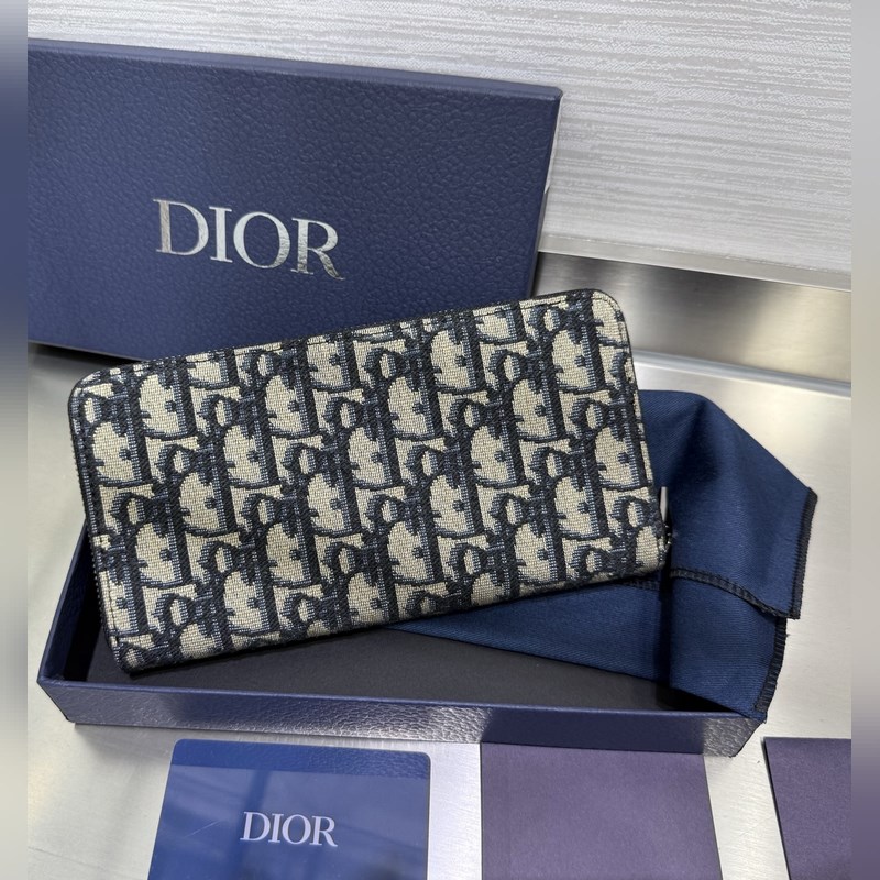 (市場最高版本 歡迎對比) 這款長款拉鍊式錢包低調(diào)而不失優(yōu)雅氣質(zhì)。原單材料精心制