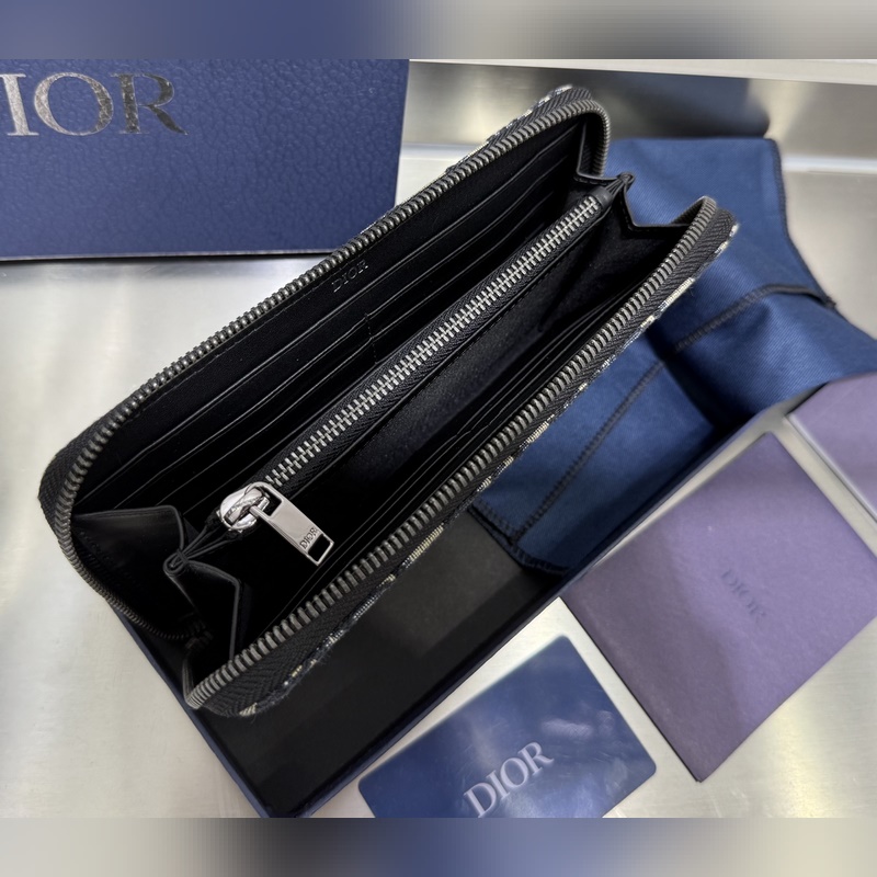 (市場最高版本 歡迎對比) 這款長款拉鍊式錢包低調(diào)而不失優(yōu)雅氣質(zhì)。原單材料精心制