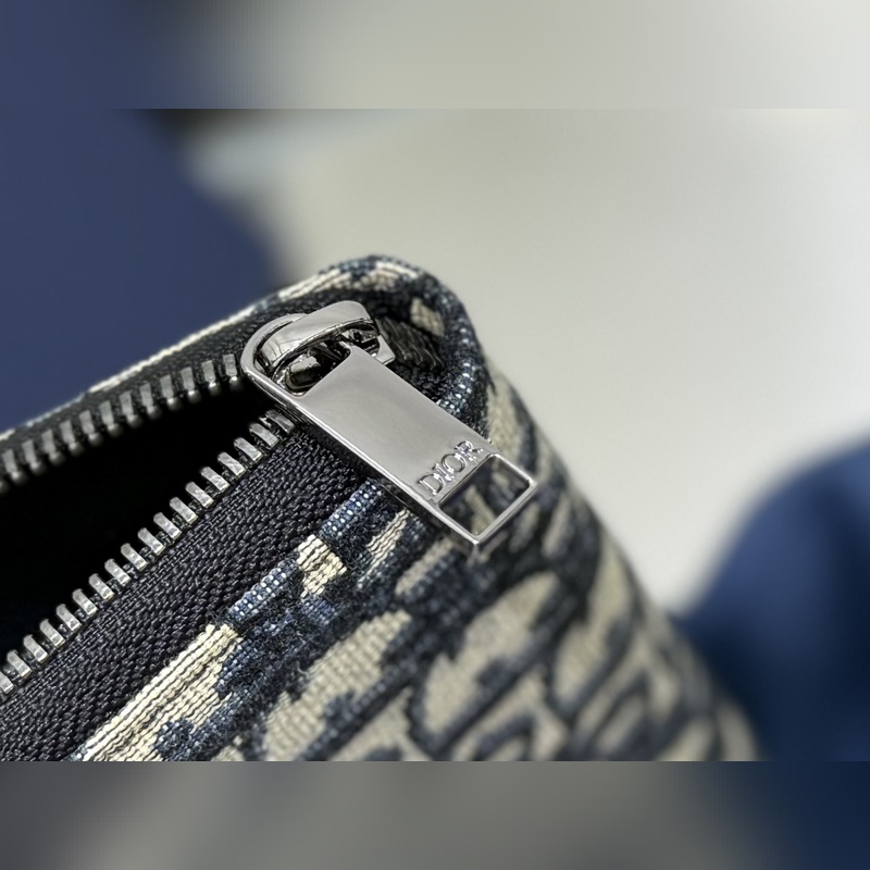 (市場最高版本 歡迎對比) 這款長款拉鍊式錢包低調(diào)而不失優(yōu)雅氣質(zhì)。原單材料精心制