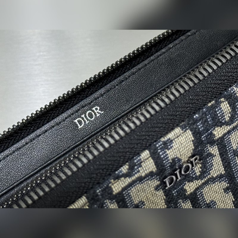 (市場最高版本 歡迎對比) 這款長款拉鍊式錢包低調(diào)而不失優(yōu)雅氣質(zhì)。原單材料精心制