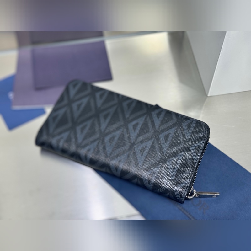 (市場最高版本 歡迎對比) 這款長款拉鍊式錢包低調而不失優雅氣質。原單材料精心制