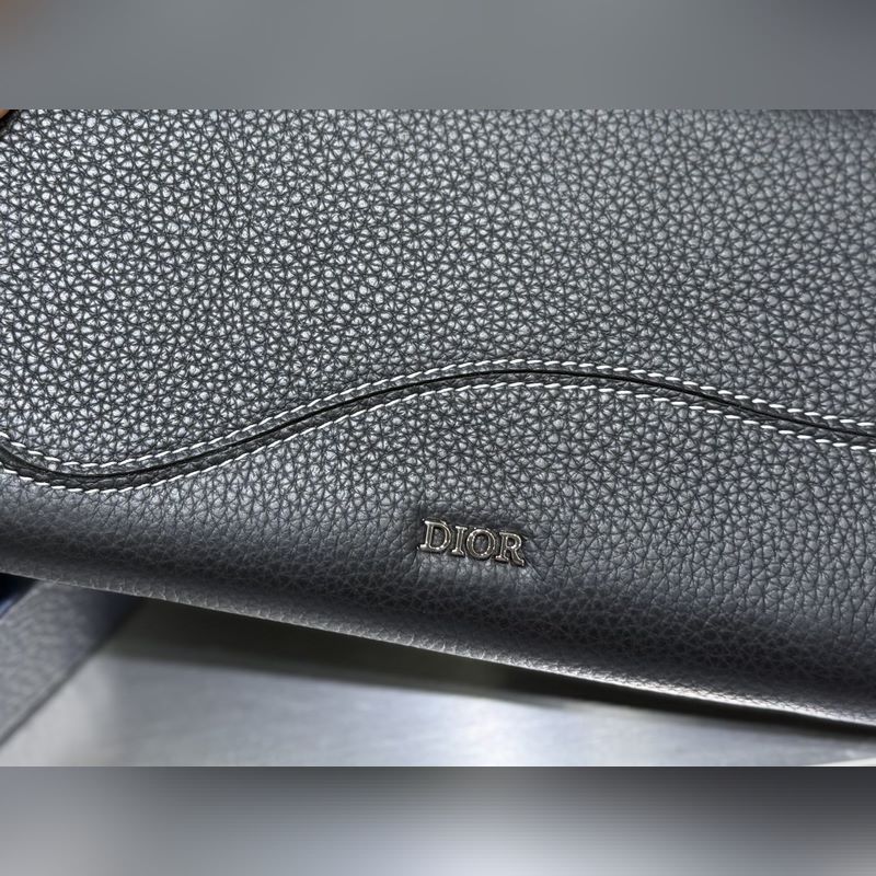 (市場最高版本 歡迎對比) 這款長款拉鍊式錢包低調而不失優雅氣質。原單材料精心制