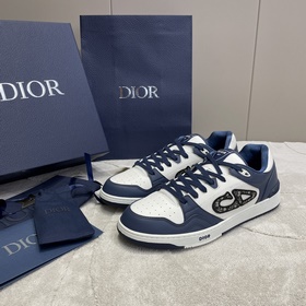 Dior B57 低幫運(yùn)動(dòng)鞋 B57 低幫運(yùn)動(dòng)鞋于二零二四秋季男裝系列精彩亮相，