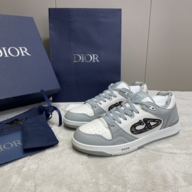 Dior B57 低幫運(yùn)動(dòng)鞋 B57 低幫運(yùn)動(dòng)鞋于二零二四秋季男裝系列精彩亮相，