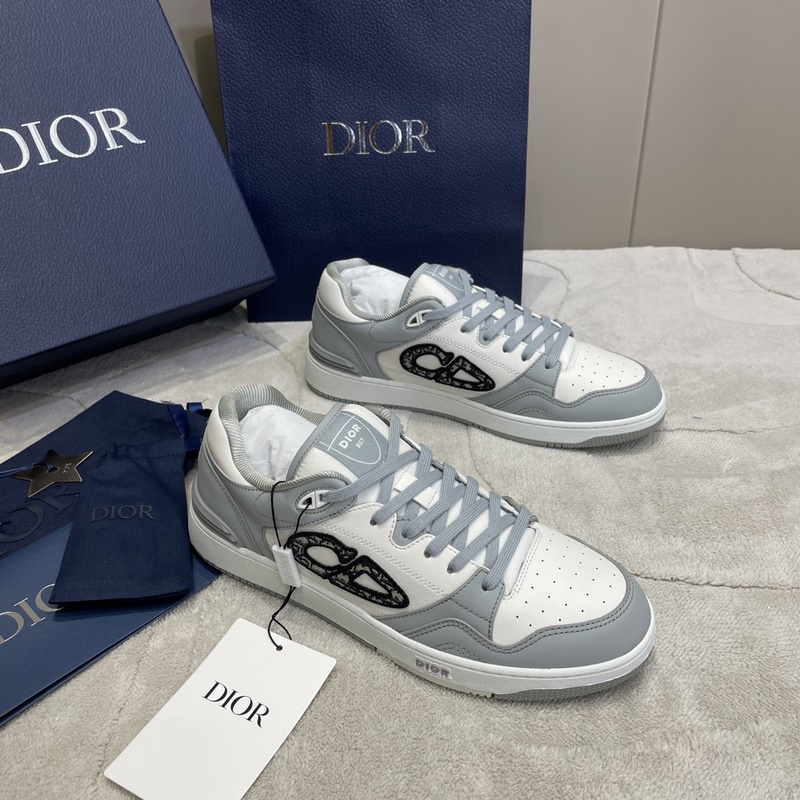 Dior B57 低幫運(yùn)動鞋 B57 低幫運(yùn)動鞋于二零二四秋季男裝系列精彩亮相，