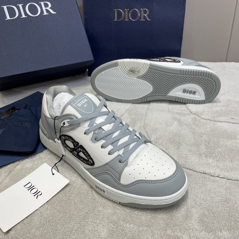 Dior B57 低幫運(yùn)動鞋 B57 低幫運(yùn)動鞋于二零二四秋季男裝系列精彩亮相，