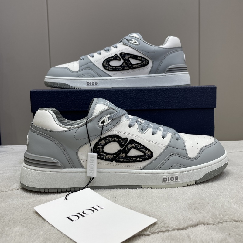 Dior B57 低幫運(yùn)動鞋 B57 低幫運(yùn)動鞋于二零二四秋季男裝系列精彩亮相，