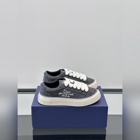 迪奧Dior B33系列休閑運(yùn)動(dòng)鞋 滑闆鞋。原版購入開發(fā) 做貨 這款 B33 運(yùn)