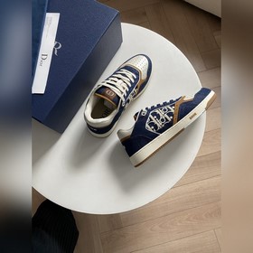 D家ior迪奧新款 B27運(yùn)動(dòng)鞋 這款 B27 Uptown 低幫運(yùn)動(dòng)鞋現(xiàn)已成為