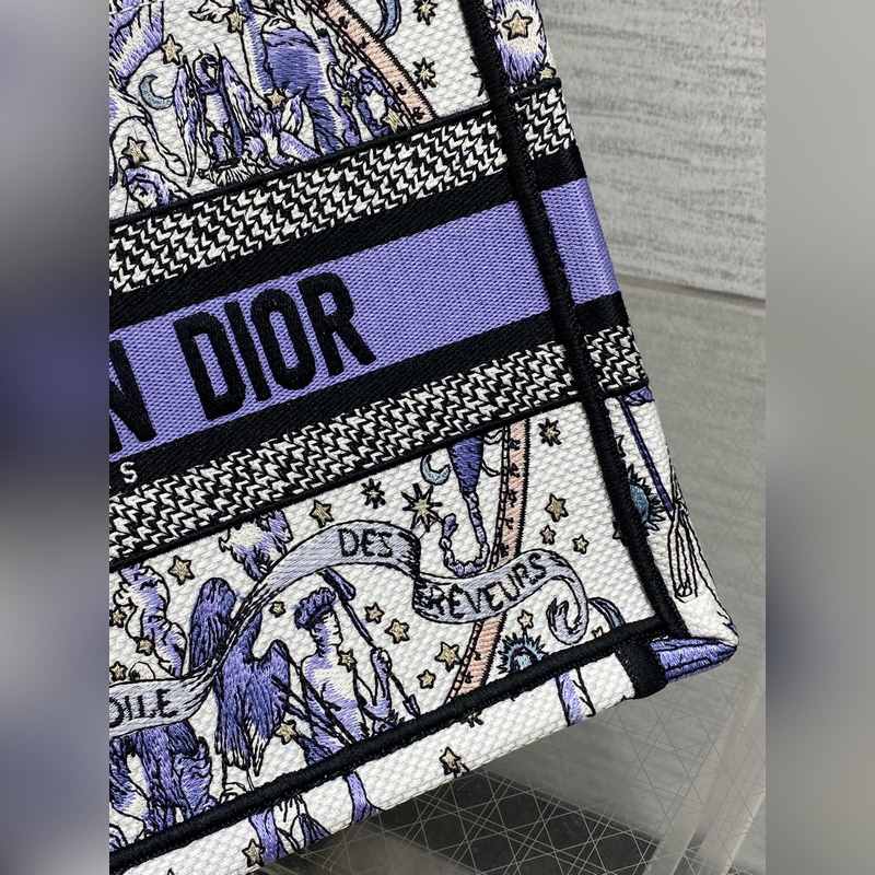 小號現貨 Tote最新尺寸小號，被種草了這個包 ，比原本的小號短一點，顯得非常秀