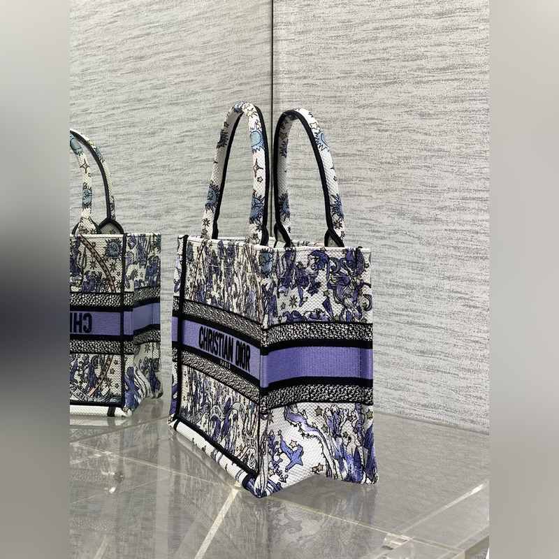 小號現貨 Tote最新尺寸小號，被種草了這個包 ，比原本的小號短一點，顯得非常秀