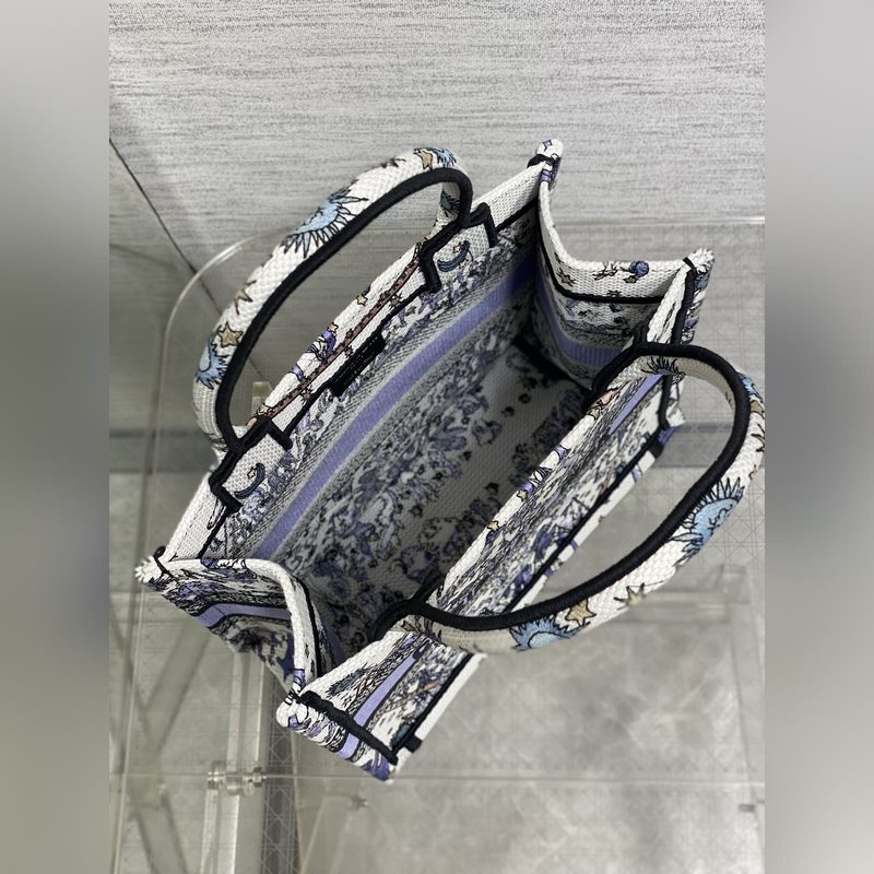 小號現貨 Tote最新尺寸小號，被種草了這個包 ，比原本的小號短一點，顯得非常秀