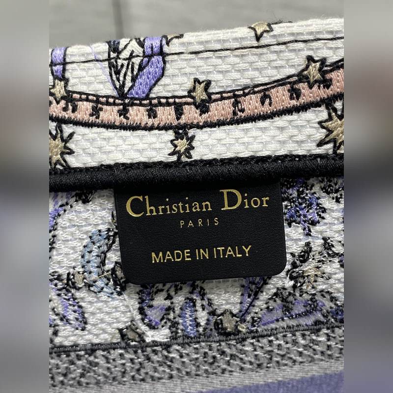 小號現貨 Tote最新尺寸小號，被種草了這個包 ，比原本的小號短一點，顯得非常秀