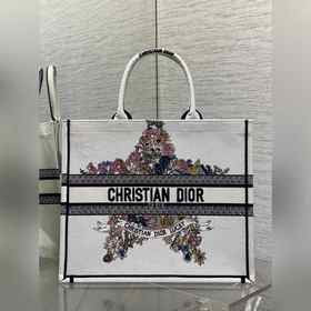 大號現(xiàn)貨 Tote最新春夏系列，彩色五角星刺繡圖案，夏日氣息撲面而來，高級的拼色