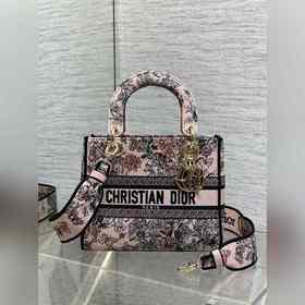 五格現(xiàn)貨 Lady最新夏季系列，簡潔的拼色，精美絕倫的刺繡，讓整個包非常亮眼，大