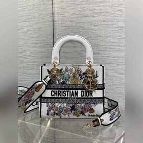 五格現(xiàn)貨 Lady最新夏季系列，簡潔的拼色，精美絕倫的刺繡，讓整個包非常亮眼，大