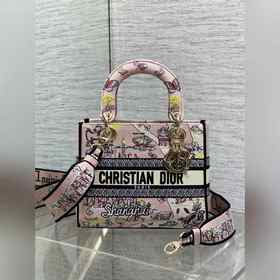 五格現(xiàn)貨 Lady最新夏季系列，簡潔的拼色，精美絕倫的刺繡，讓整個包非常亮眼，大