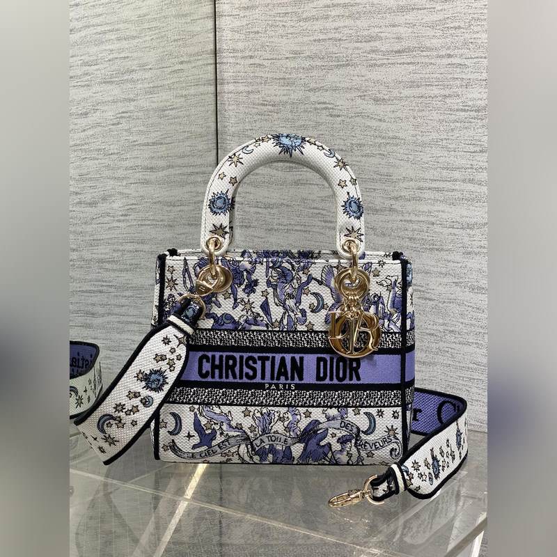 五格現(xiàn)貨 Lady最新夏季系列，簡潔的拼色，精美絕倫的刺繡，讓整個包非常亮眼，大