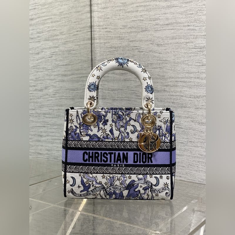 五格現(xiàn)貨 Lady最新夏季系列，簡潔的拼色，精美絕倫的刺繡，讓整個包非常亮眼，大