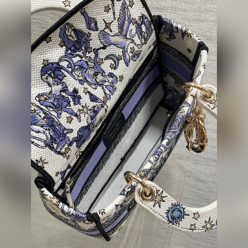 五格現(xiàn)貨 Lady最新夏季系列，簡潔的拼色，精美絕倫的刺繡，讓整個包非常亮眼，大