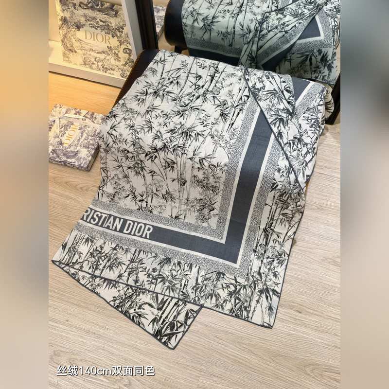 RDO2543 雙面同色 140x140cm 70%羊絨30%真絲 迪奧