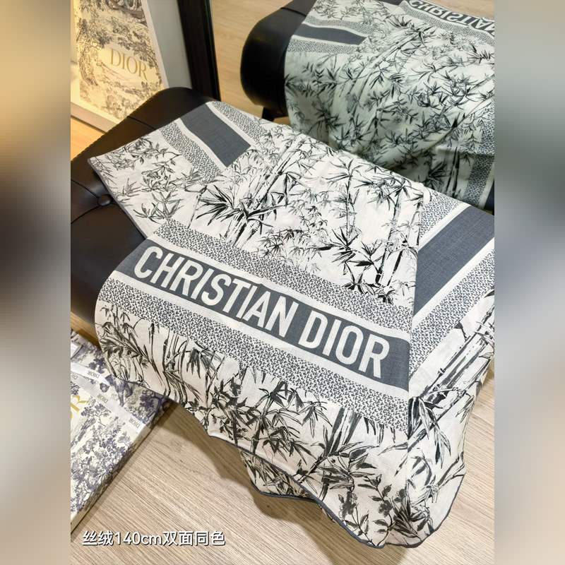 RDO2543 雙面同色 140x140cm 70%羊絨30%真絲 迪奧