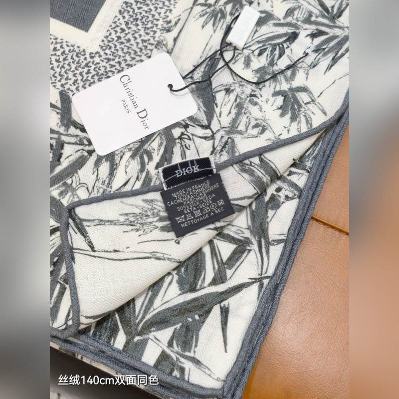 RDO2543 雙面同色 140x140cm 70%羊絨30%真絲 迪奧