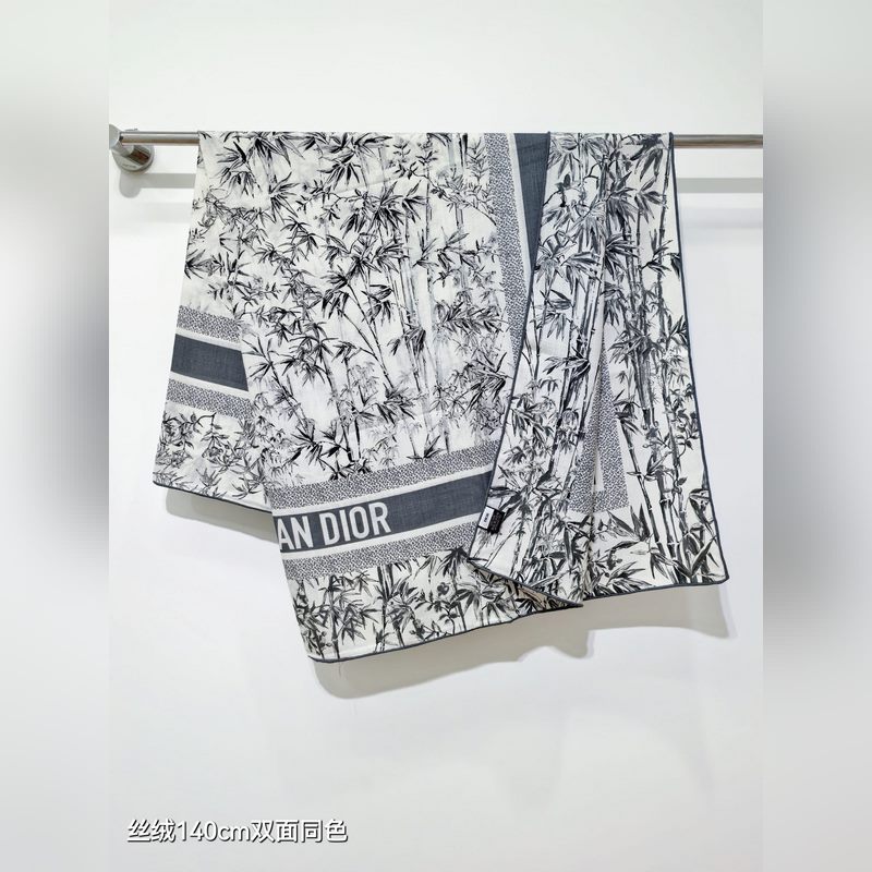 RDO2543 雙面同色 140x140cm 70%羊絨30%真絲 迪奧