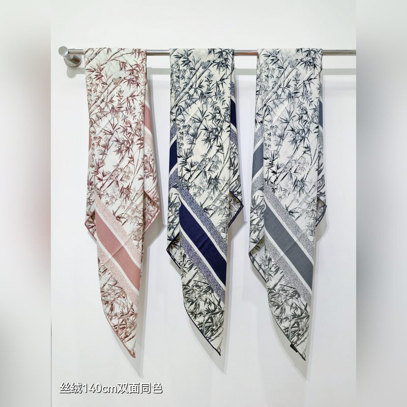 RDO2543 雙面同色 140x140cm 70%羊絨30%真絲 迪奧