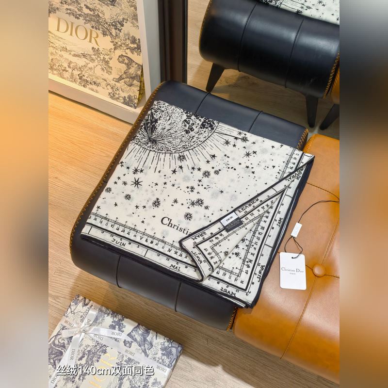 RDO2545 雙面同色 140x140cm 70%羊絨30%真絲 迪奧