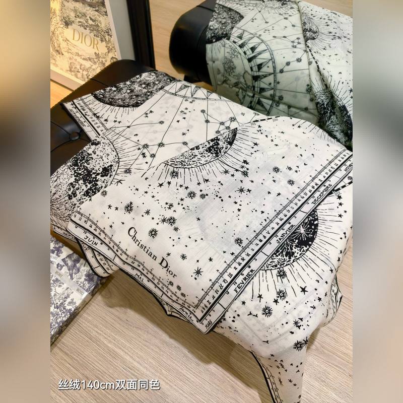 RDO2545 雙面同色 140x140cm 70%羊絨30%真絲 迪奧