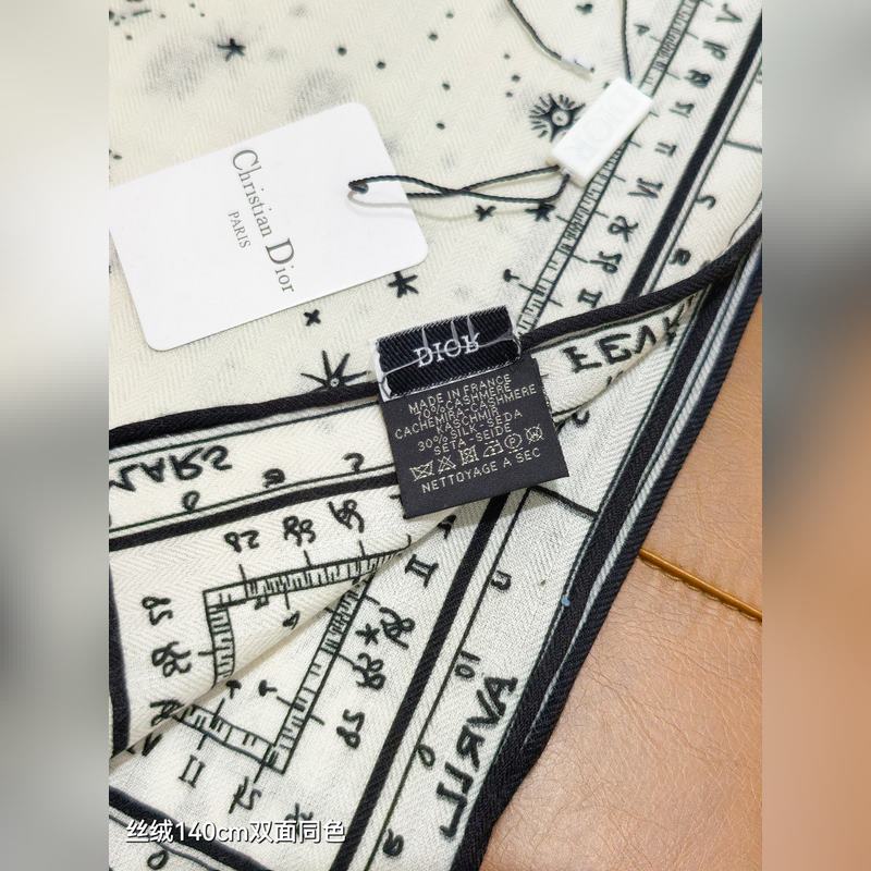 RDO2545 雙面同色 140x140cm 70%羊絨30%真絲 迪奧