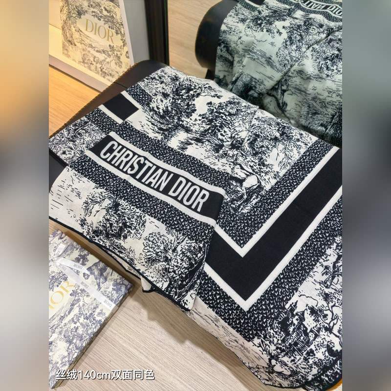 RDO2537 雙面同色 140x140cm 70%羊絨30%真絲 迪奧