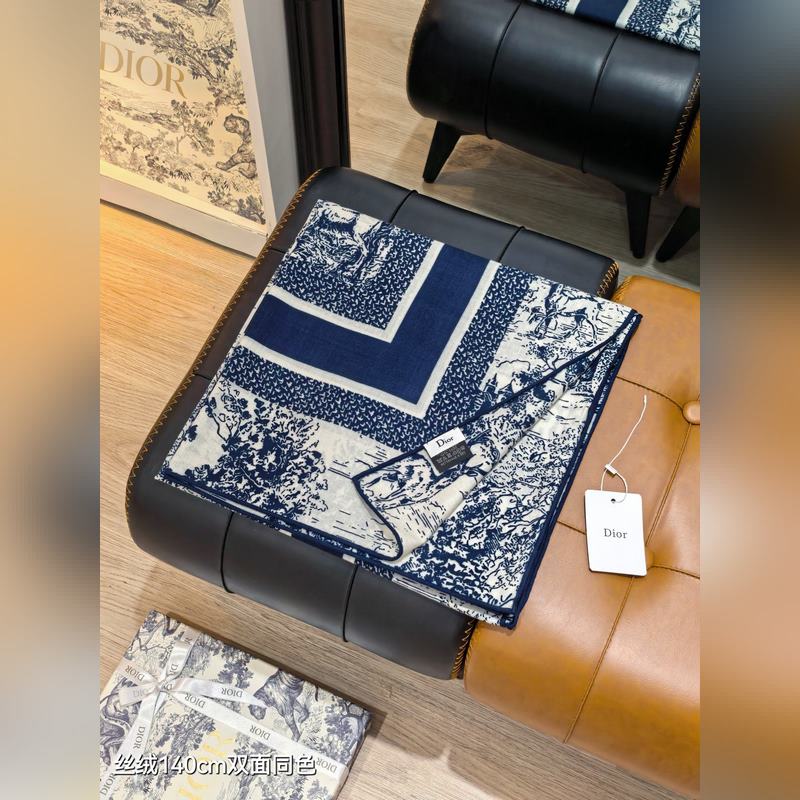 RDO2537 雙面同色 140x140cm 70%羊絨30%真絲 迪奧