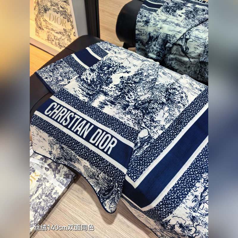 RDO2537 雙面同色 140x140cm 70%羊絨30%真絲 迪奧