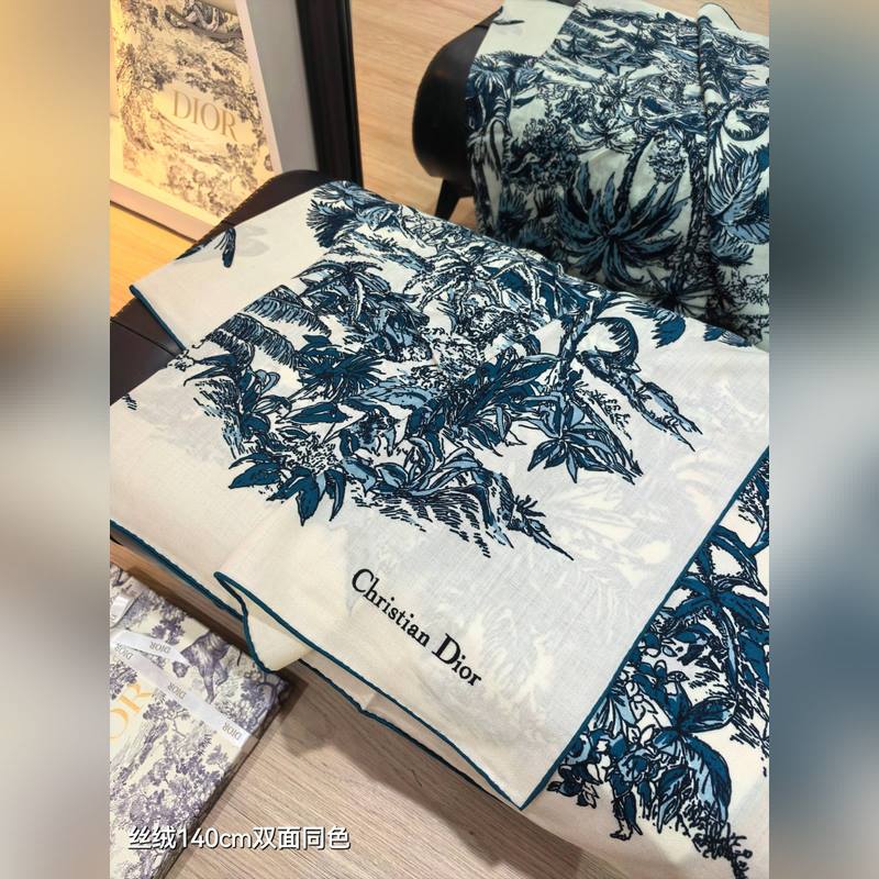 RDO2535 雙面同色 140x140cm 70%羊絨30%真絲 迪奧