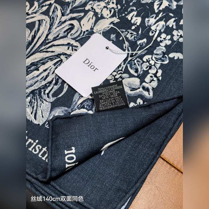 RDO2535 雙面同色 140x140cm 70%羊絨30%真絲 迪奧