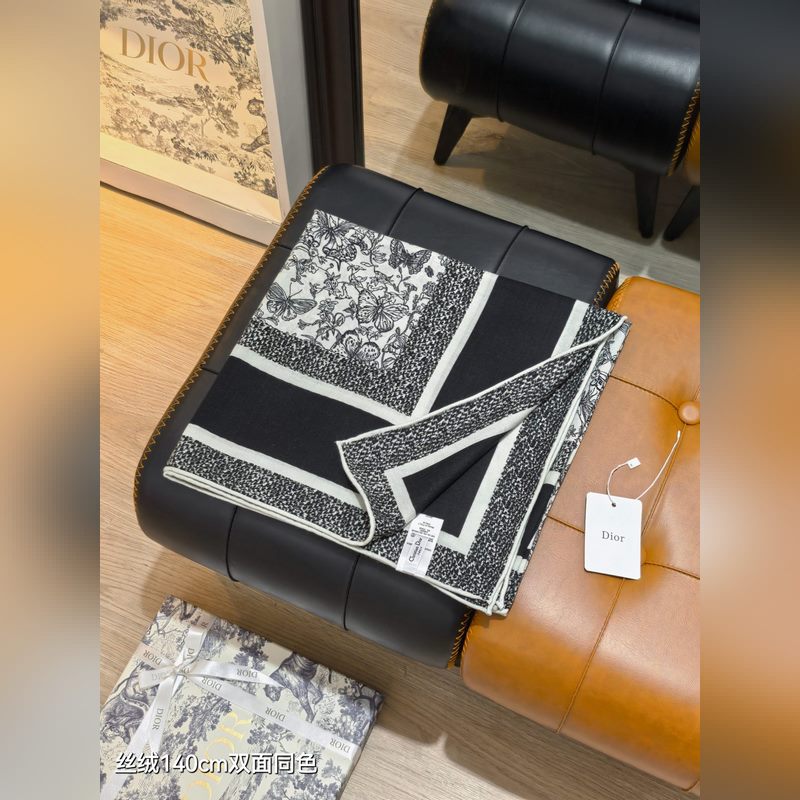 RDO2533 雙面同色 140x140cm 70%羊絨30%真絲 迪奧