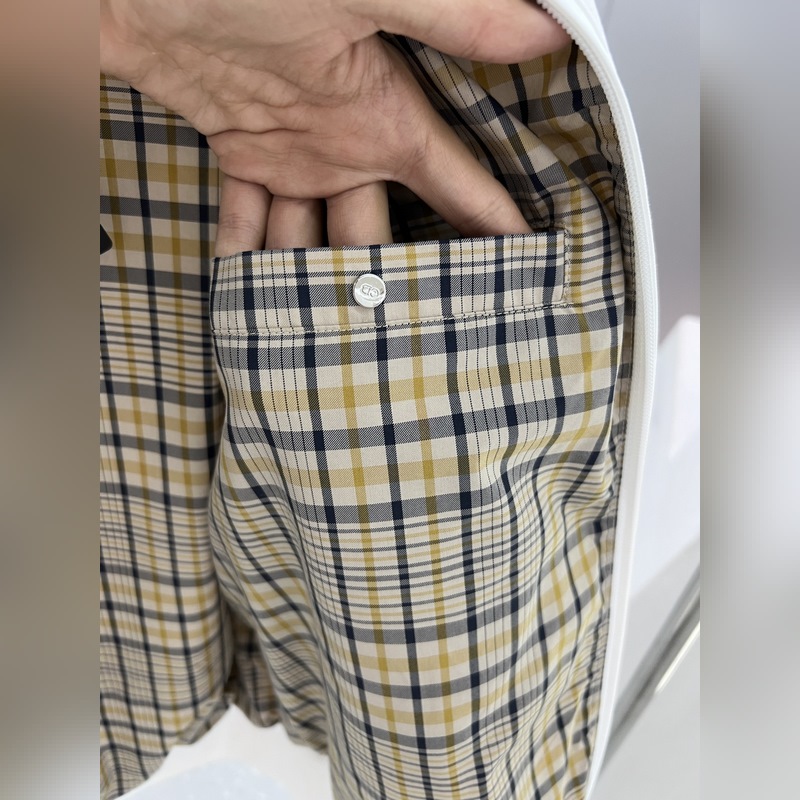 Dior26ss新款夾克，這款短夾克是二零二五秋季男裝系列新品，將Dior經典標