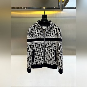Dio迪奧、2026秋冬新品D家連帽棉服夾克，以品牌標(biāo)志性O(shè)blique老花圖案