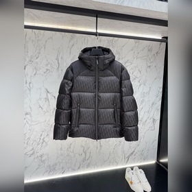 Dior 2026最新款時(shí)尚設(shè)計(jì)師款襯衫處處細(xì)節(jié)顯工藝足夠的高級(jí) 結(jié)構(gòu)性剪裁的