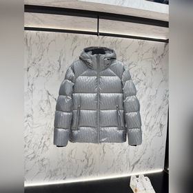 Dior 2026最新款時(shí)尚設(shè)計(jì)師款襯衫處處細(xì)節(jié)顯工藝足夠的高級(jí) 結(jié)構(gòu)性剪裁的