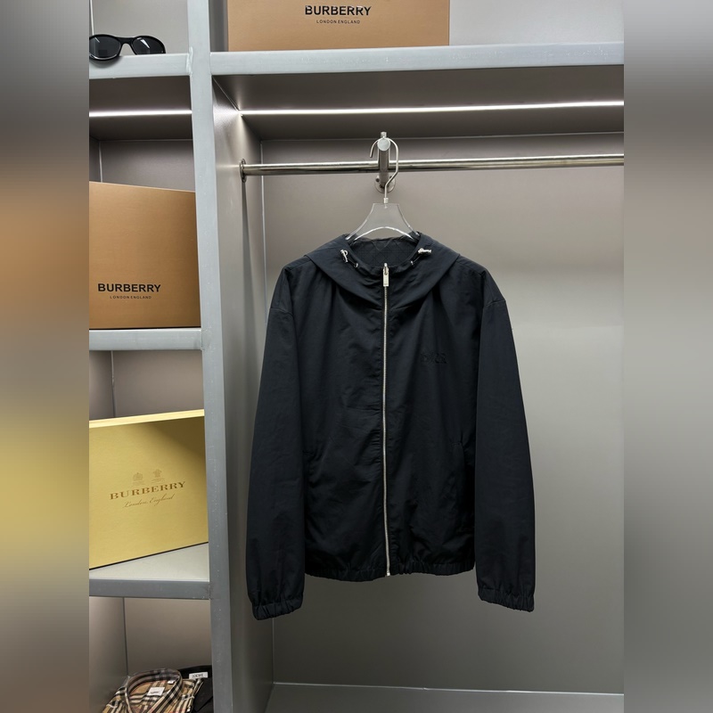 DIOR 迪奧 字母刺繡雙面穿夾克外套 立體修身的裁剪設(shè)計，上身簡約百搭，幹練