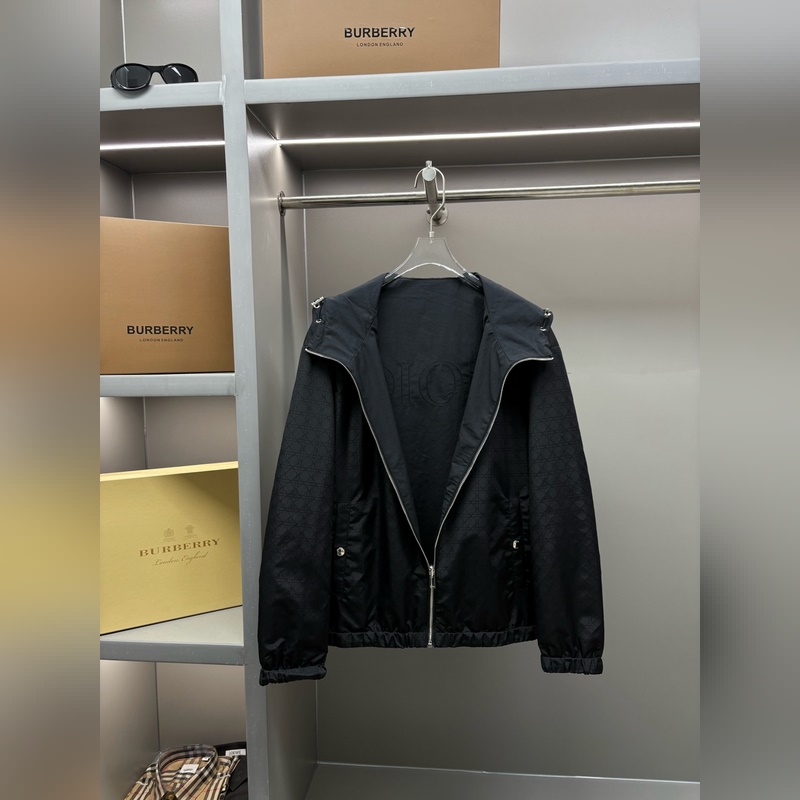 DIOR 迪奧 字母刺繡雙面穿夾克外套 立體修身的裁剪設(shè)計，上身簡約百搭，幹練