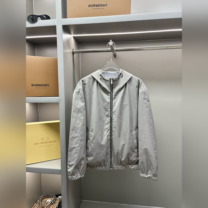 DIOR 迪奧 字母刺繡雙面穿夾克外套 立體修身的裁剪設計，上身簡約百搭，幹練