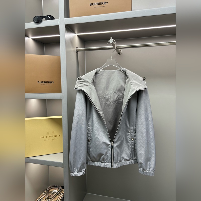 DIOR 迪奧 字母刺繡雙面穿夾克外套 立體修身的裁剪設計，上身簡約百搭，幹練